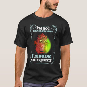 Camiseta Não Estou Procrastinando Estou Fazendo Missões Lat