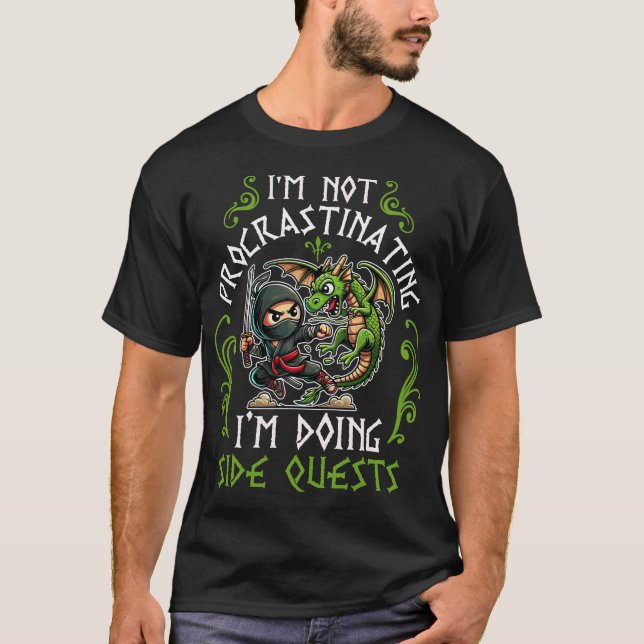 Camiseta Não estou procrastinando, estou fazendo Side Quest (Frente)