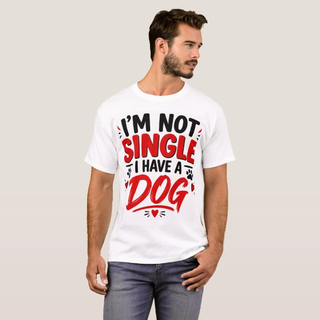 Camiseta Não Estou Solteiro Tenho Um Cachorro (Frente Completa)