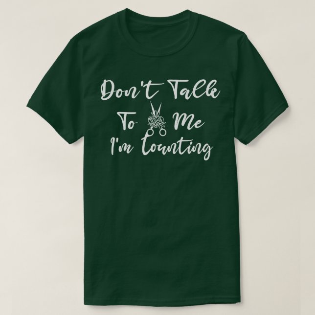 Camiseta Não Fale Comigo Eu Estou Contando Rosa De Tesoura (Frente do Design)