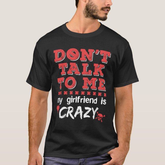 Camiseta Não fale comigo. Minha Namorada é louca. (Frente)