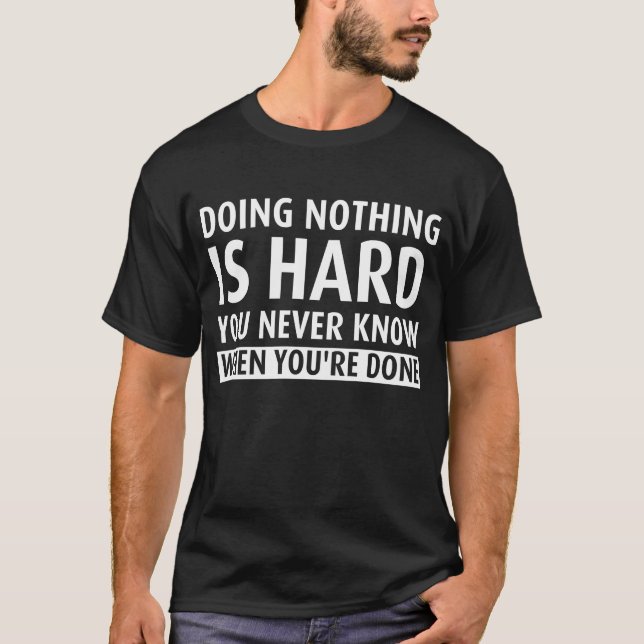 Camiseta Não fazer nada é difícil, você nunca sabe quando e (Frente)