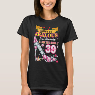 Camiseta Não fique com ciúmes só porque eu olho tão bem