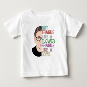Camiseta Não frágil como uma flor frágil como uma bomba