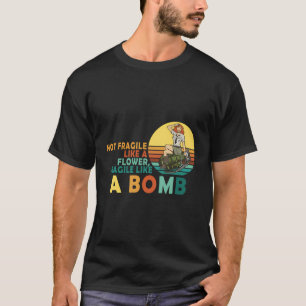 Camiseta Não Frágil Como Uma Flor, Mas Uma Feminista Bomba