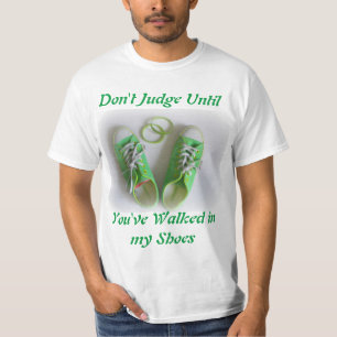 Camiseta Não julgue até que você ande em meus calçados 