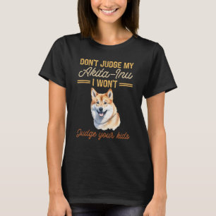 Camiseta Não julgue o meu Akita-Inu. Não julgo os teus filh