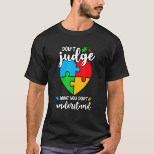 Camiseta Não julgue o que você não entende.