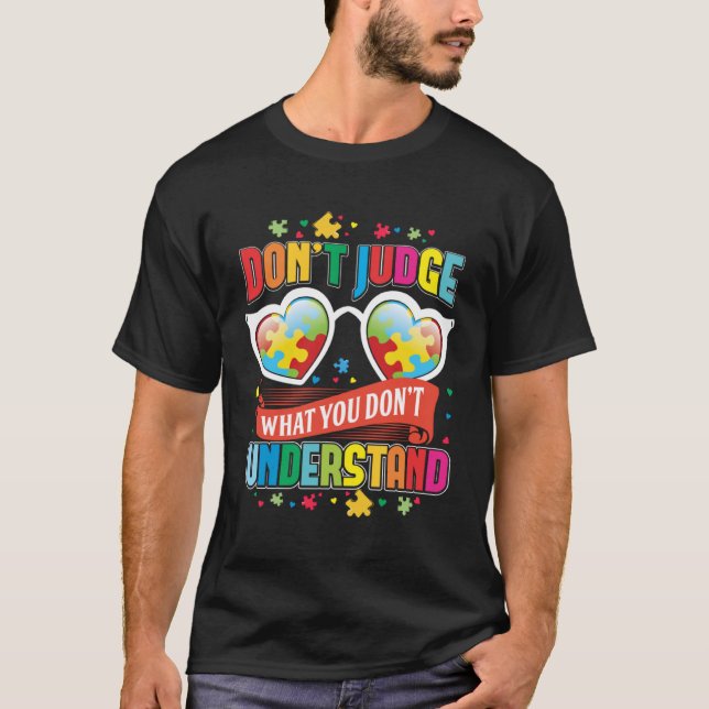 Camiseta Não julgue o que você não entende com conhecimento (Frente)