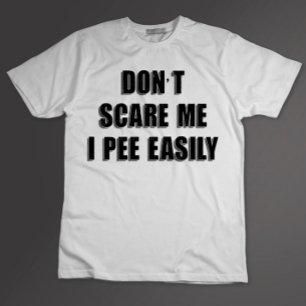 Camiseta Não Me Assuste Eu Urino Facilmente Halloween Sarcá