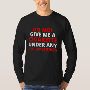 Camiseta Não Me Dê Um Cigarro Sob Nenhuma Circunstância
