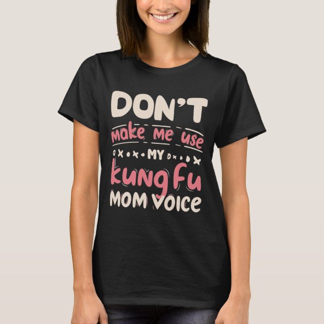 Camiseta Não me faça usar minha voz de mãe Kung fu (Frente)