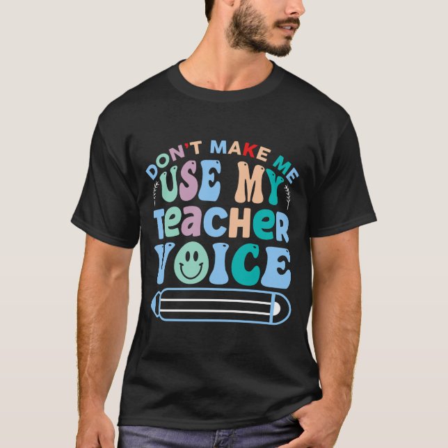 Camiseta Não me faça usar minha voz de professor (Frente)