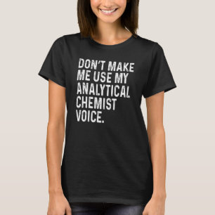 Camiseta Não Me Faça Usar Minha Voz de Químico Analítico En