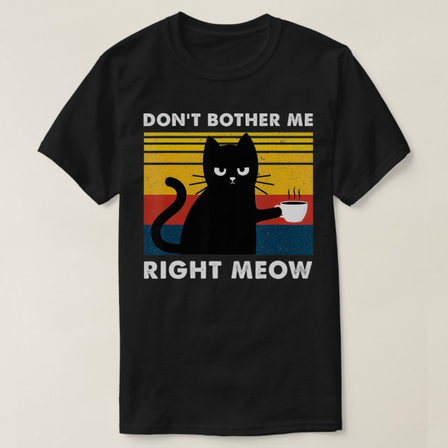 Camiseta Não me incomode os gatos de erva bebem o café (Frente do Design)