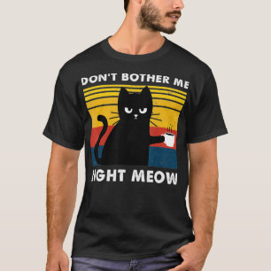 Camiseta Não me incomode os gatos de erva bebem o café