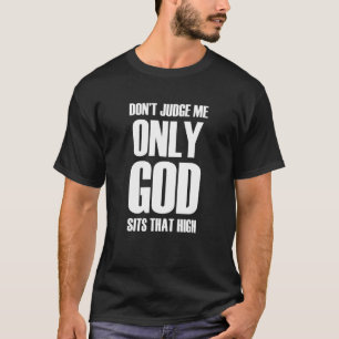 Camiseta Não me julgue só Deus senta aquele alto 1