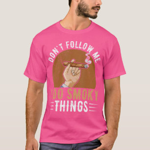 Camiseta Não Me Siga Eu Faço Coisas De Enfumaçado Ciga