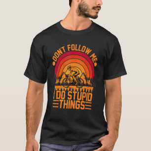Camiseta Não me siga Eu faço coisas estúpidas andando de bi