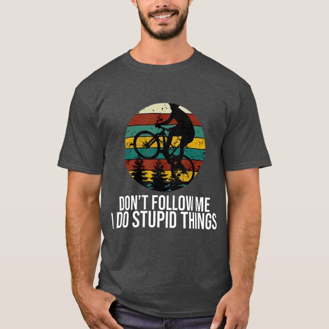Camiseta Não Me Siga Eu Faço Coisas Estúpidas Montanha (Frente)