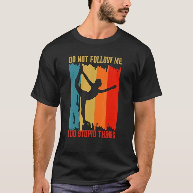 Camiseta Não Me Siga Eu Faço Coisas Estúpidas Retro Yoga Co (Frente)