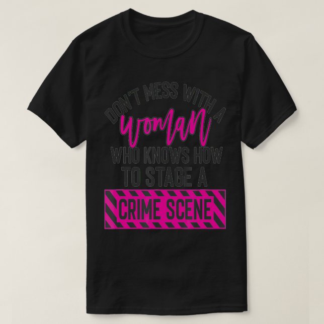 Camiseta Não mexa com uma mulher que sabe palco c (Frente do Design)