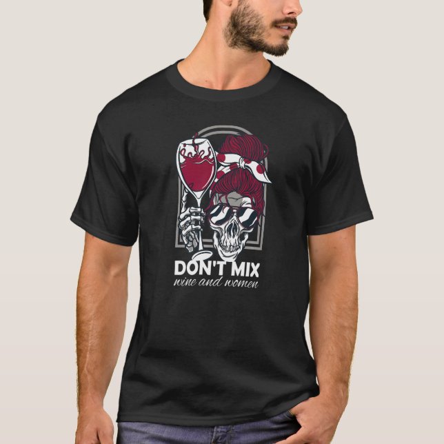 Camiseta Não misture vinho e mulheres esqueletologistas. (Frente)