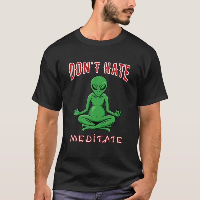 Camiseta Não Odeie, Medite, Meditação de Yoga Alienígena En (Frente)