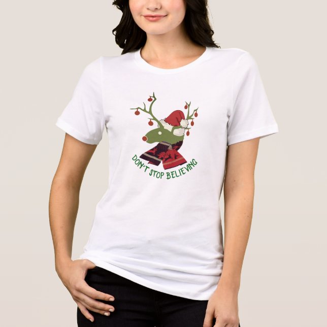 Camiseta Não pare de acreditar na festa de natal de Papais  (Frente)