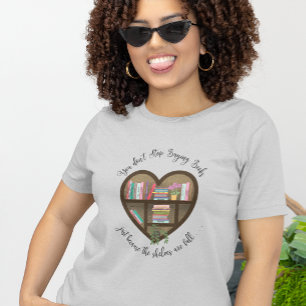 Camiseta "Não pare de comprar livros." . ."