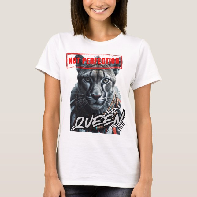 Camiseta "Não Perfeição Apenas uma Rainha" (Frente)