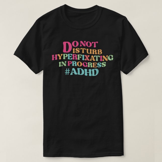 Camiseta NÃO perturbe a hiperfixação em curso e (Frente do Design)
