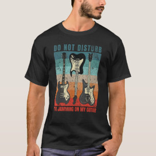Camiseta Não Perturbe Tocando Violão Legal Vintage Retrô
