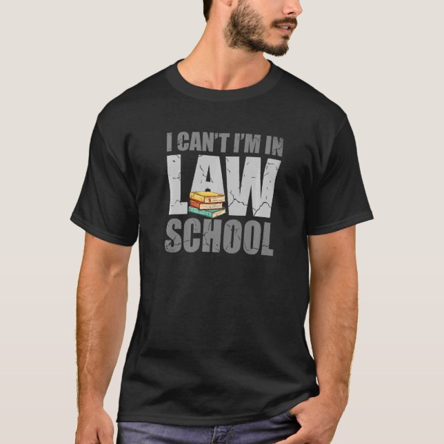 Camiseta Não posso estar na Faculdade de Direito. (Frente)