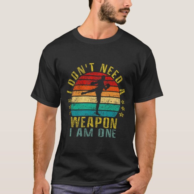 Camiseta Não Preciso De Uma Arma Eu Sou Uma Engraçada Retro (Frente)