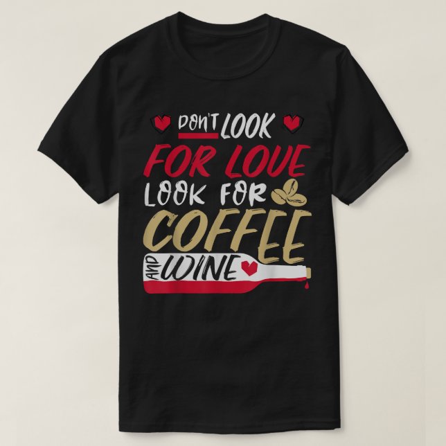 Camiseta Não procure por amor, procure café e vinho (Frente do Design)