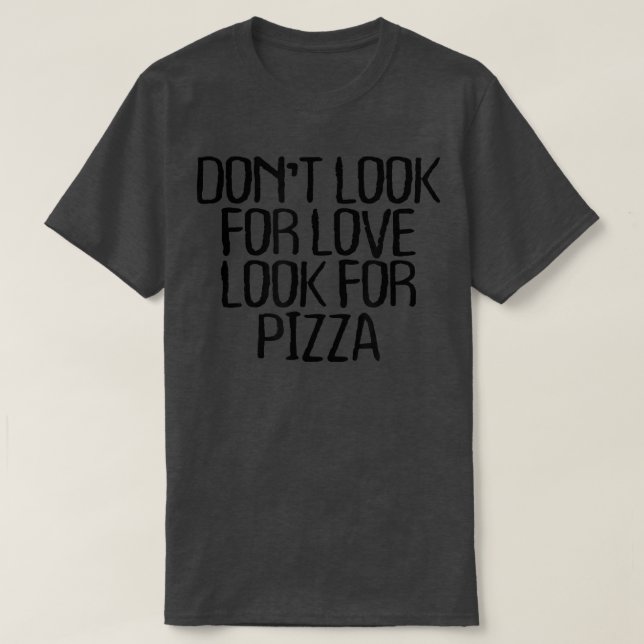 Camiseta Não Procure Por Amor Procure Pizza Engraçado Sarcá (Frente do Design)