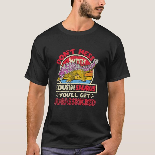 Camiseta Não se meta com primo Surus, eu juro que anjo (Frente)