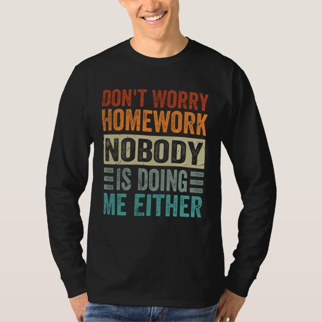 Camiseta Não se Preocupe com os Trabalhos de Casa Ninguém E (Frente)