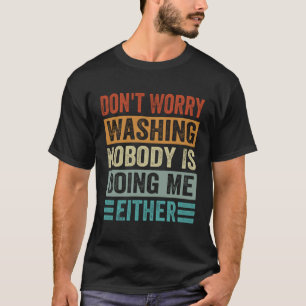 Camiseta Não se preocupe em lavar ninguém está me fazendo