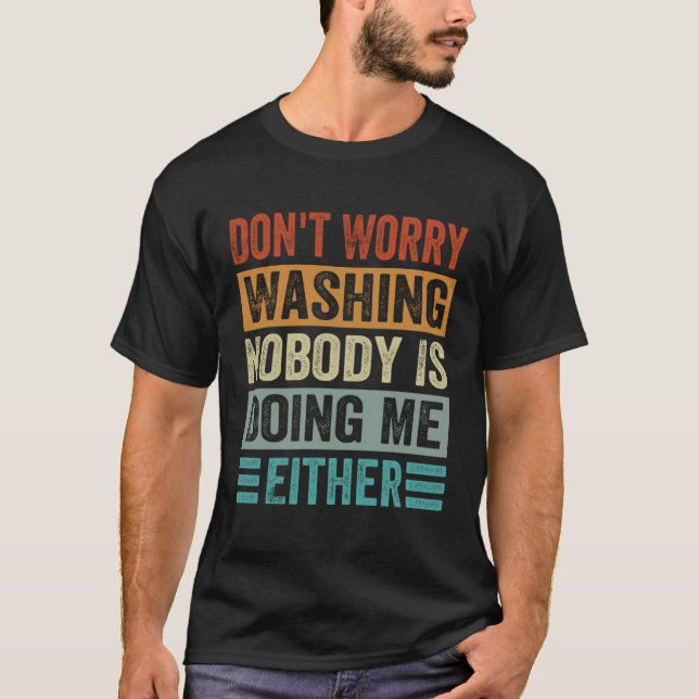 Camiseta Não se preocupe em lavar ninguém está me fazendo (Frente)