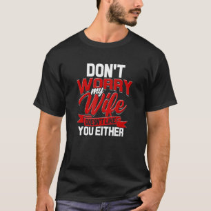 Camiseta Não Se Preocupe Minha Esposa Também Não Gosta De V