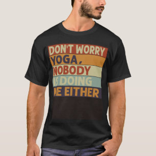 Camiseta Não se preocupe Yoga Ninguém está fazendo comigo