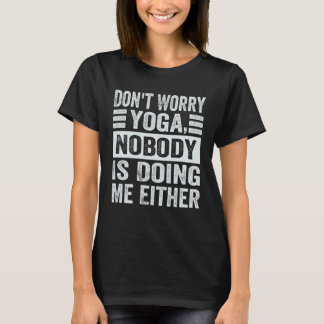 Camiseta Não se Preocupe Yoga Ninguém Está Me Fazendo Tamb