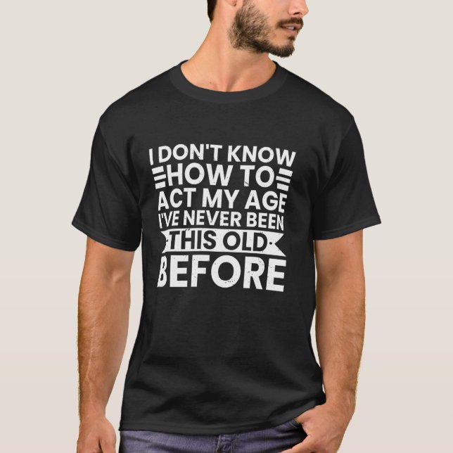 Camiseta Não Sei Como Agir Da Minha Idade Nunca Fui Disto (Frente)