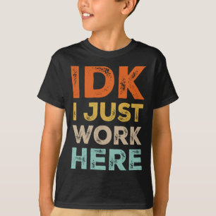 Camiseta Não Sei Só Trabalho Aqui Citação Divertida Retro S
