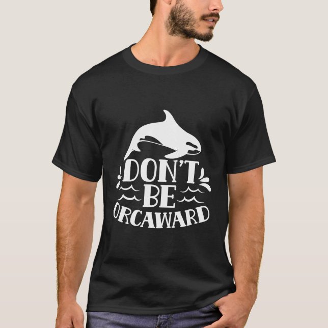 Camiseta Não Seja Orcagrada Orca Orcas Humor Awkward (Frente)