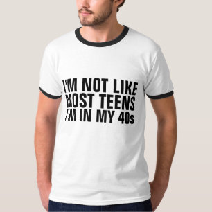 CAMISETA NÃO SOU COMO A MAIS DOS ADOLESCENTES, ESTOU NOS ME