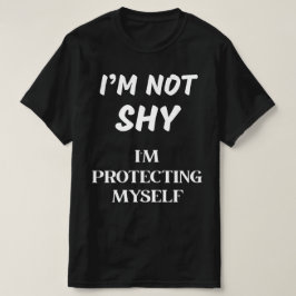 CAMISETA NÃO SOU TÍMIDO, ESTOU ME PROTEGENDO