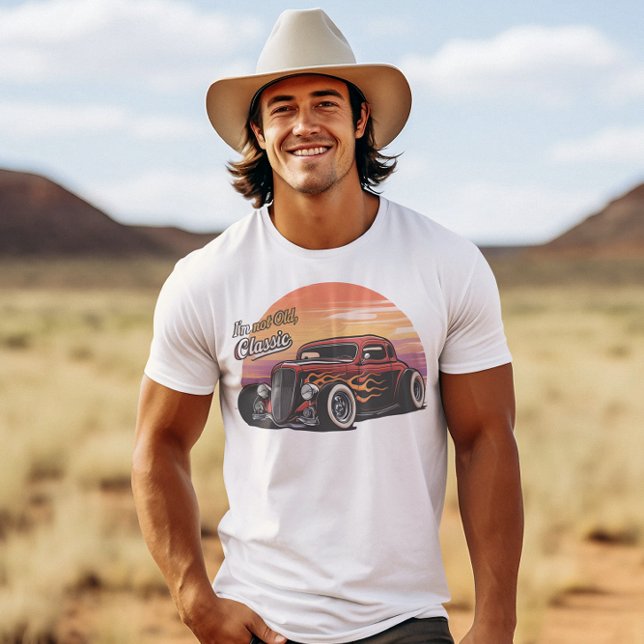 Camiseta Não sou velho, sou clássico das chamas de picadas (Criador carregado)